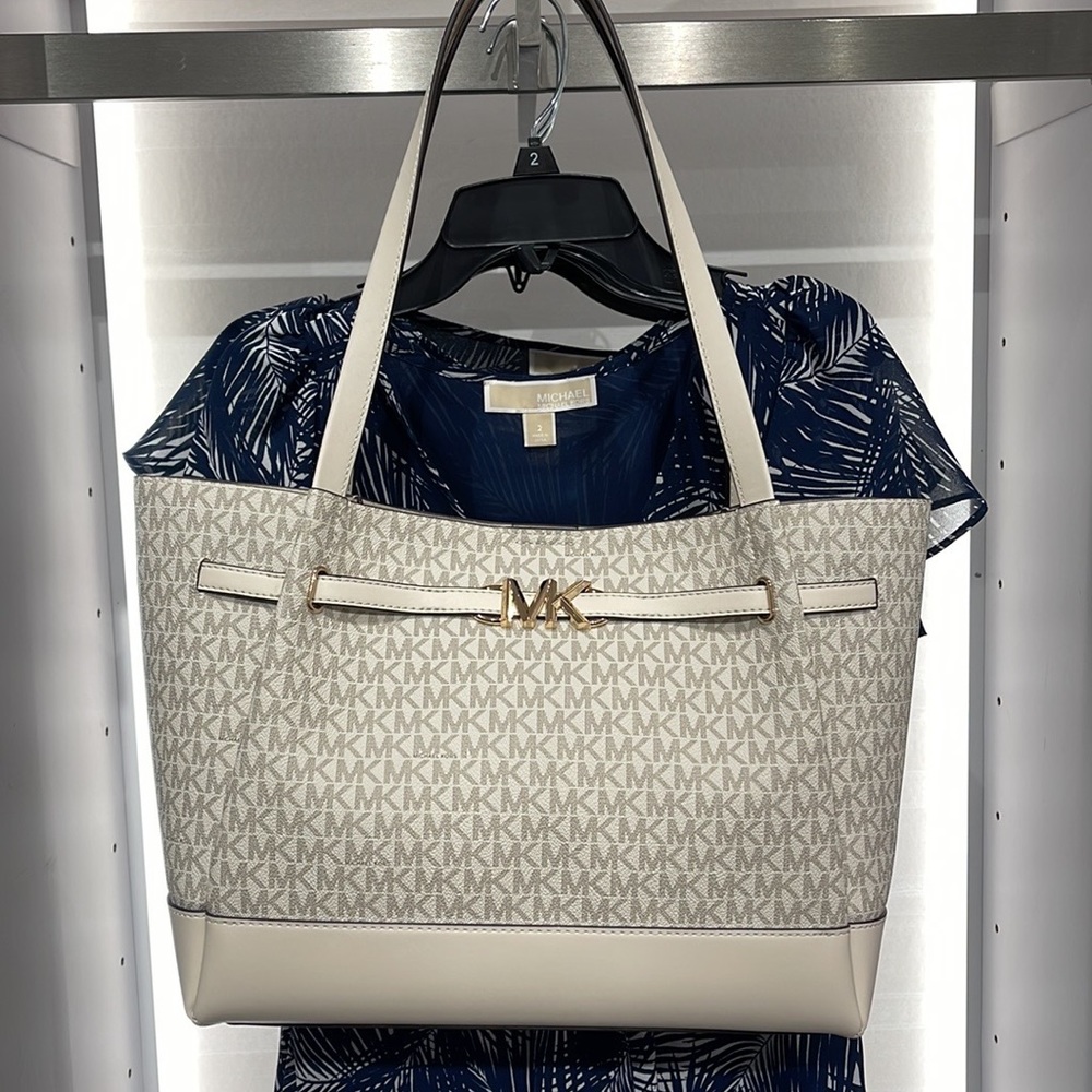 MICHAEL KORS
Reed Large Logo Shoulder Tote Bag
Light Cream Multi
35S3G6RT3B
NWT - Picture 1 of 16